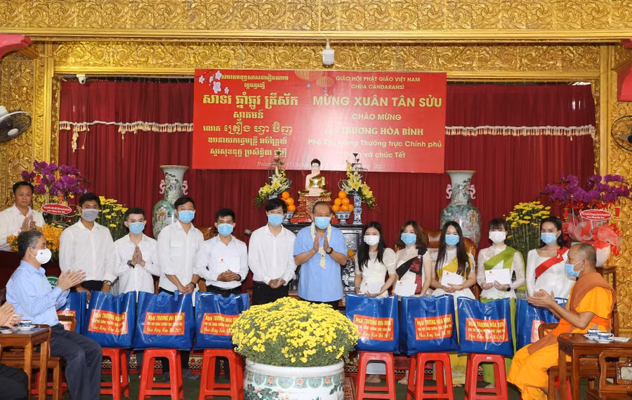 Lãnh đạo Đảng, Nhà nước chúc Tết nhân dân, đồng bào các tỉnh, thành