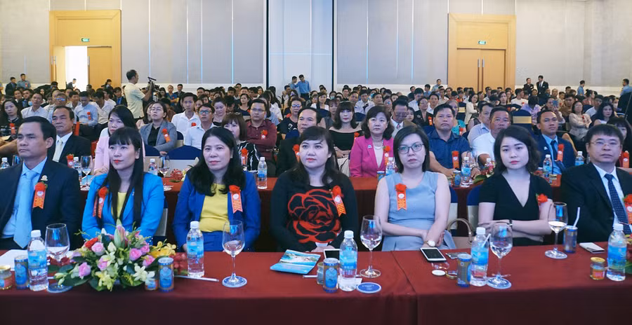 Quang cảnh Hội nghị khách hàng tôn vinh các nhà phân phối, đại lý tiêu biểu, hệ thống cửa hàng liên kết khu vực miền Nam của Công ty Yến sào Khánh Hòa