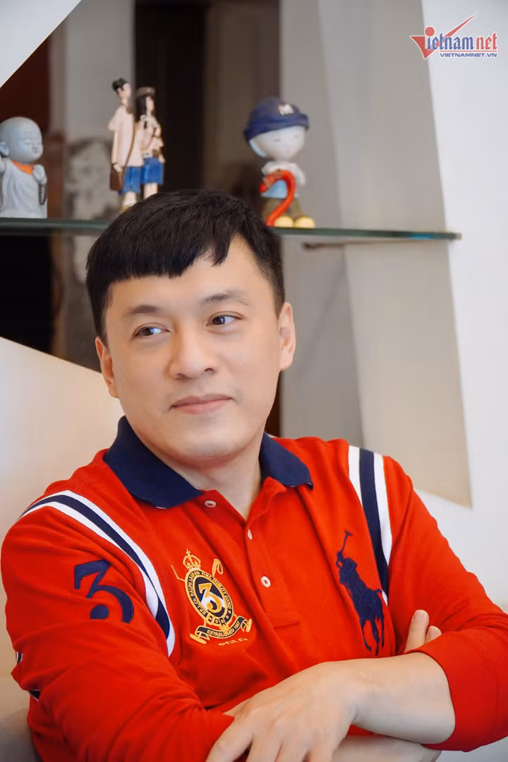 Lam Trường lém lỉnh, đầy chiêu trò đằng sau hình tượng nghiêm nghị.