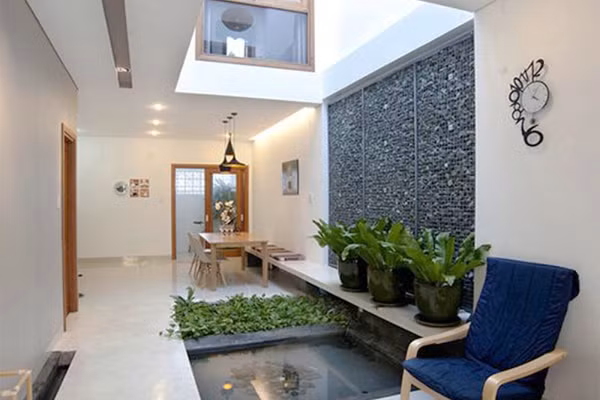 Diện tích giếng trời thường chiếm 10% diện tích xây dựng nhà ở. (Ảnh minh họa).