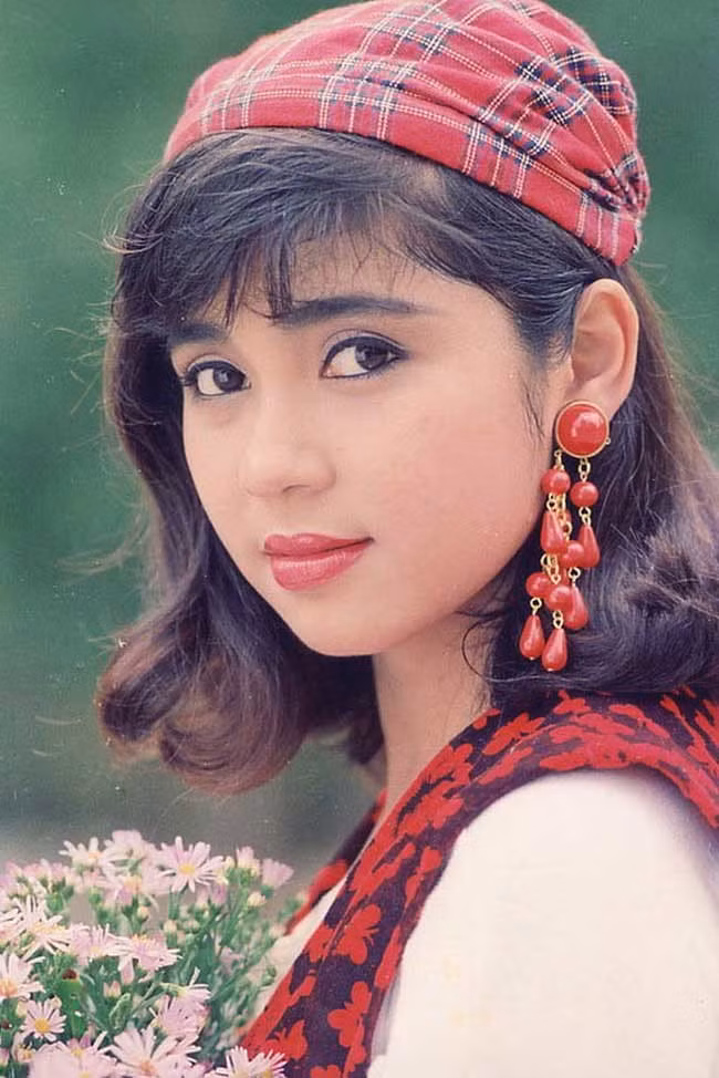 Việt Trinh tuổi 48 vẫn độc thân, sống hạnh phúc bên con trai