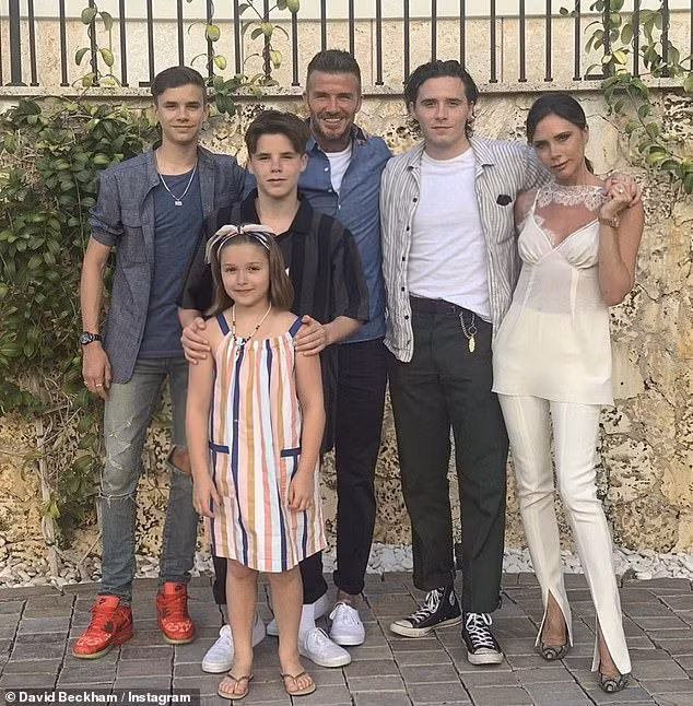 Vợ chồng Beckham thuê dinh thự 10 tỷ làm đám cưới cho con trai