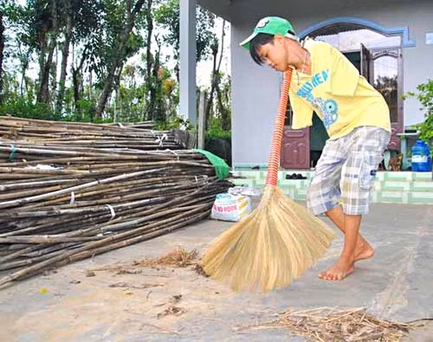 Nghị lực của chàng trai không tay vừa vào đại học ở Đồng Nai