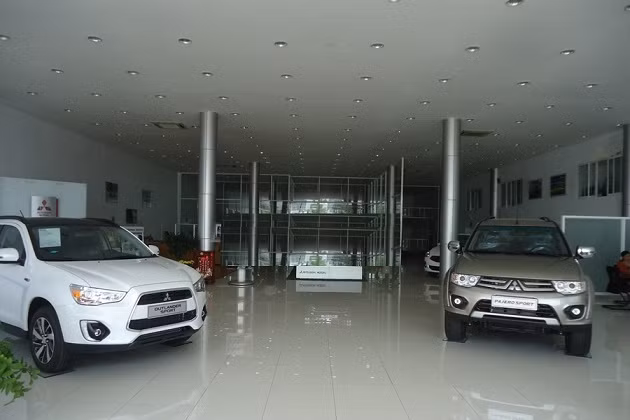 Nhiều đại lý ô tô vắng khách, ế ẩm dịp cuối năm khiến nhân viên sale rơi vào tình cảnh giảm thu nhập trầm trọng. Dân sale ô tô cuối năm: Kẻ tất bật, người ngồi không