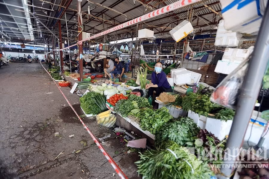 Corona ra chợ, F0 vào siêu thị: Xoay tính chuyện mua bán cho 10 triệu dân