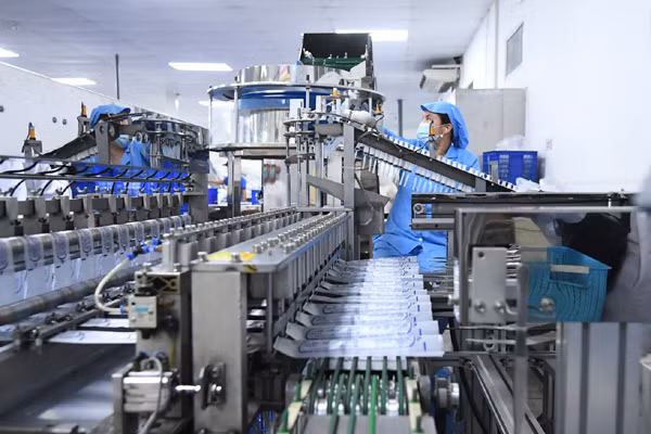 Sản phẩm bơm kim tiêm mà T&T Group tài trợ có quy trình sản xuất nghiêm ngặt, được Bộ Y tế cấp giấy chứng nhận chất lượng. Sản phẩm bơm kim tiêm mà T&T Group tài trợ có quy trình sản xuất nghiêm ngặt, được Bộ Y tế cấp giấy chứng nhận chất lượng.