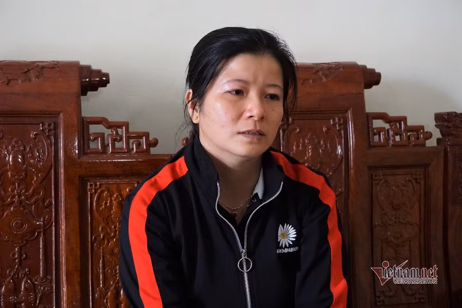Chị Nguyễn Thị Như kể lại thời điểm người chồng gặp nạn - Ảnh: N.Liên.