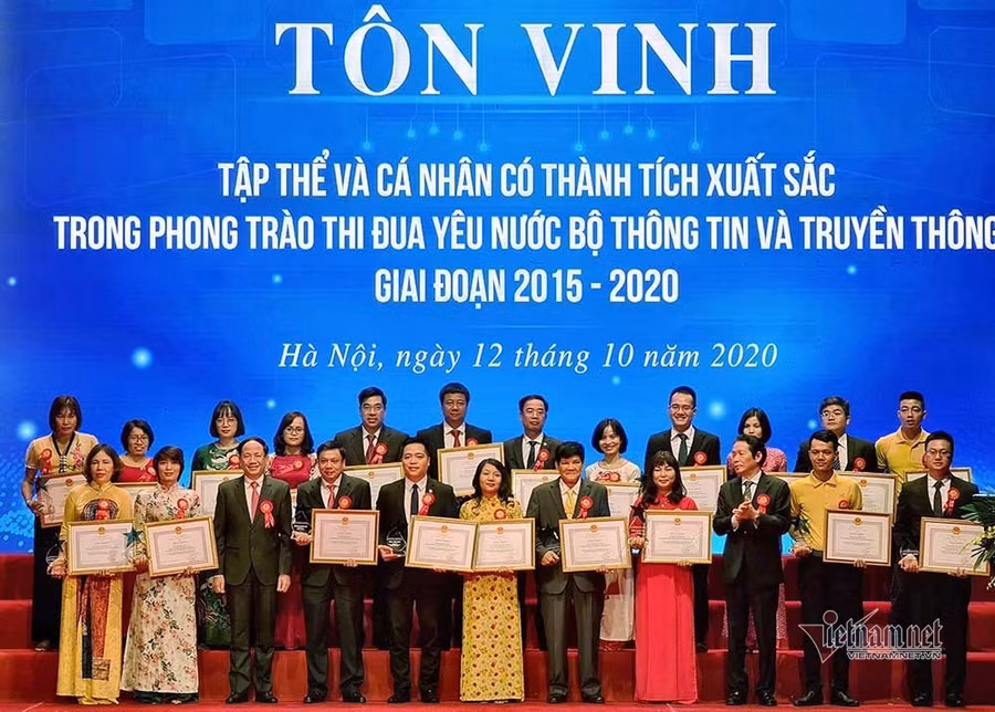 Tôn vinh 41 cá nhân điển hình Tôn vinh 41 cá nhân điển hình