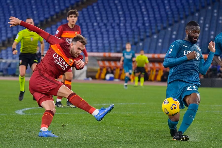 Thắng nghẹt thở Roma, Milan cho Juventus 
