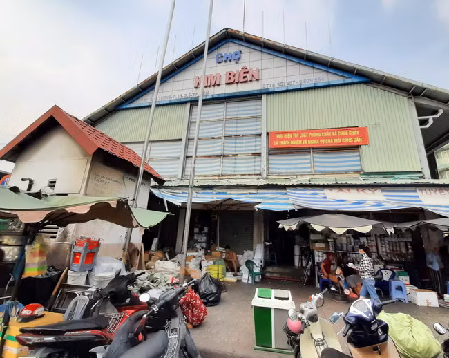 Chợ Kim Biên có kế hoạch di dời từ năm 2014 của UBND TPHCM nhưng đến nay vẫn chưa thực hiện được.