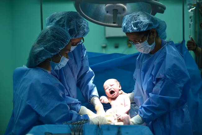 Một ca đỡ sinh tại BV ĐHYD (Ảnh: BVCC)
