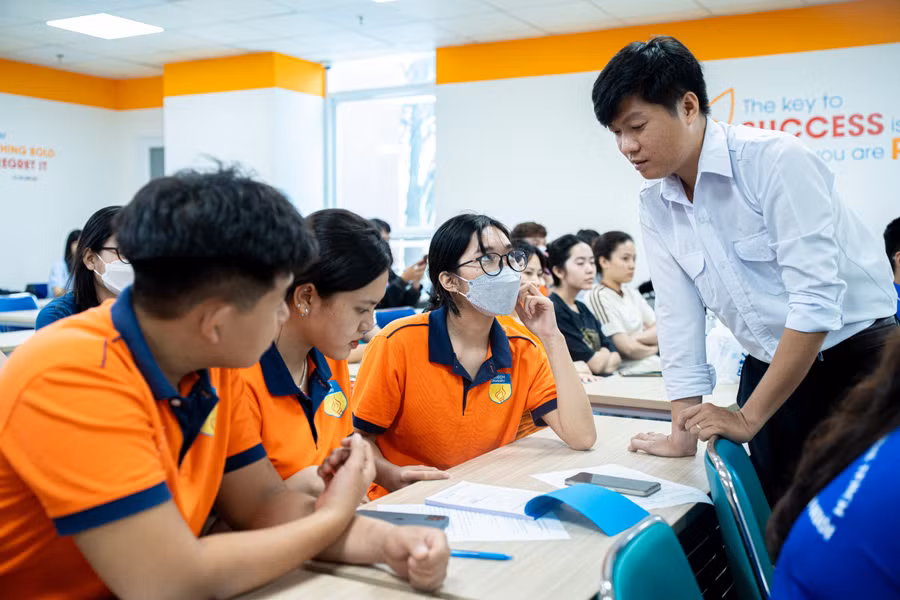 Trước khi tham gia chương trình, sinh viên ngành Thú y đã tham gia buổi tập huấn để trang bị các kỹ năng cần thiết. (Ảnh: HUTECH) Trước khi tham gia chương trình, sinh viên ngành Thú y đã tham gia buổi tập huấn để trang bị các kỹ năng cần thiết. (Ảnh: HUTECH)