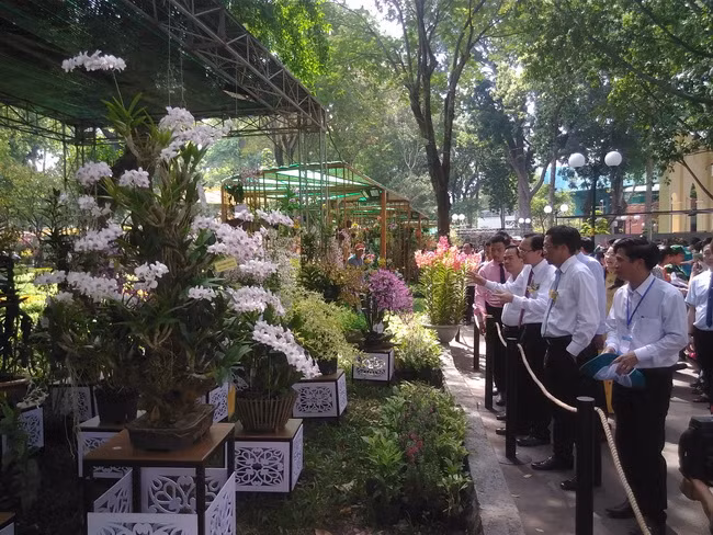 Lãnh đạo TPHCM tham quan các khu triển lãm tại Festival Hoa lan.