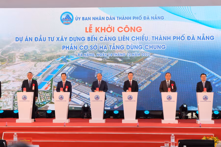 Chủ tịch nước và các lãnh đạo Ban ngành nhấn nút khởi công. Chủ tịch nước và các lãnh đạo Ban ngành nhấn nút khởi công.