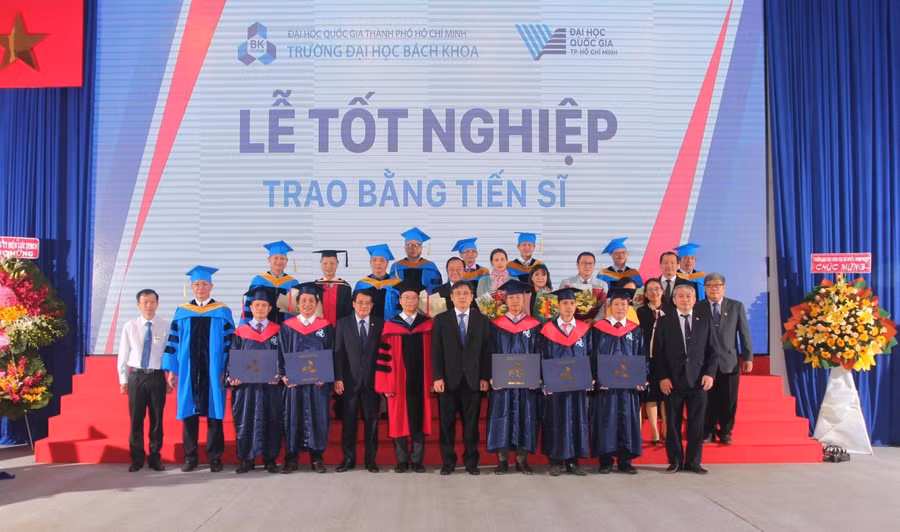Buổi lễ diễn ra trong không khí trang nghiêm và đầy xúc động