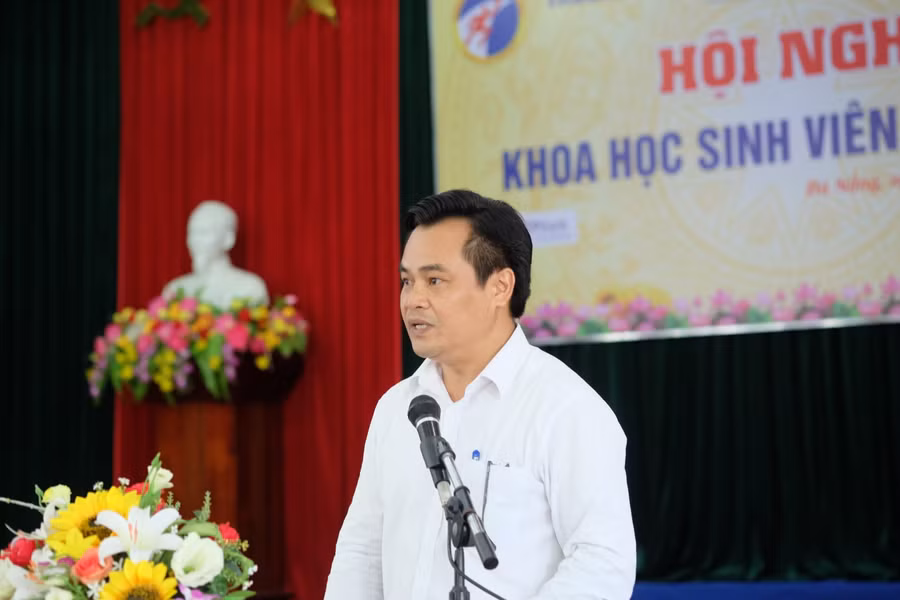 TS Dương Mạnh Thắng - Phó Hiệu trưởng Trường Đại học TDTT Đà Nẵng phát biểu khai mạc.