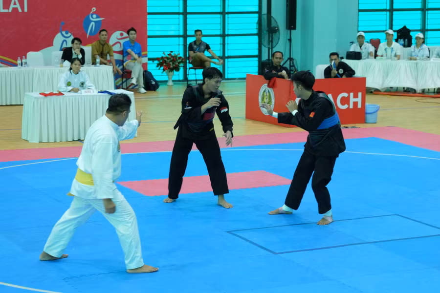 Những màn so tài hết sức hấp dẫn ở môn Pencak Silat. Những màn so tài hết sức hấp dẫn ở môn Pencak Silat.