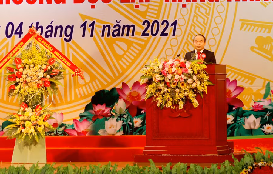 Đồng chí Nguyễn Quốc Đoàn, Ủy viên Trung ương Đảng, Bí thư Tỉnh ủy Lạng Sơn báo cáo tình hình, những thành tựu trong phát triển kinh tế xã hội tỉnh nhà