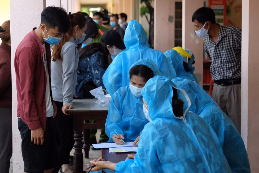 Làm phiếu xét nghiệm, nhập thông tin mã số từng người