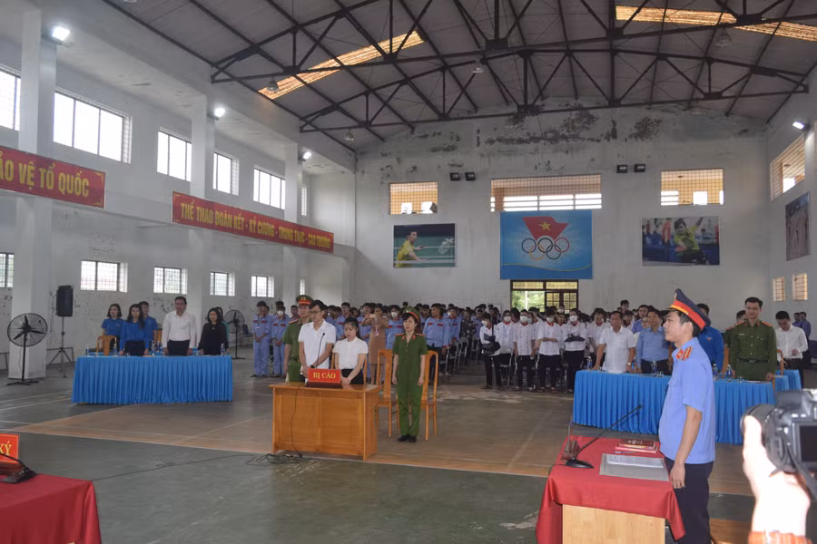 Phiên toà giả định do Ban Thường vụ Đoàn Khối các cơ quan tỉnh và Sở Tư pháp tỉnh Quảng Bình phối hợp tổ chức tuyên truyền cho học sinh, sinh viên tại Trường Cao đẳng nghề Quảng Bình.