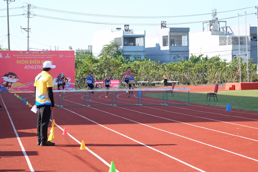 Vận động viên Lê Thị Tuyết Mai ở nội dung chạy 400m vượt rào.