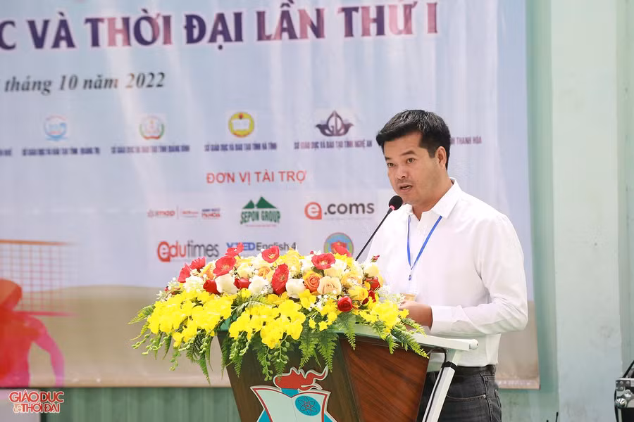 Nhà báo Nguyễn Văn Dũng, Trưởng Văn phòng đại diện Báo GD&amp;TĐ khu vực Miền Trung – Tây Nguyên phát biểu tại Lễ khai mạc.