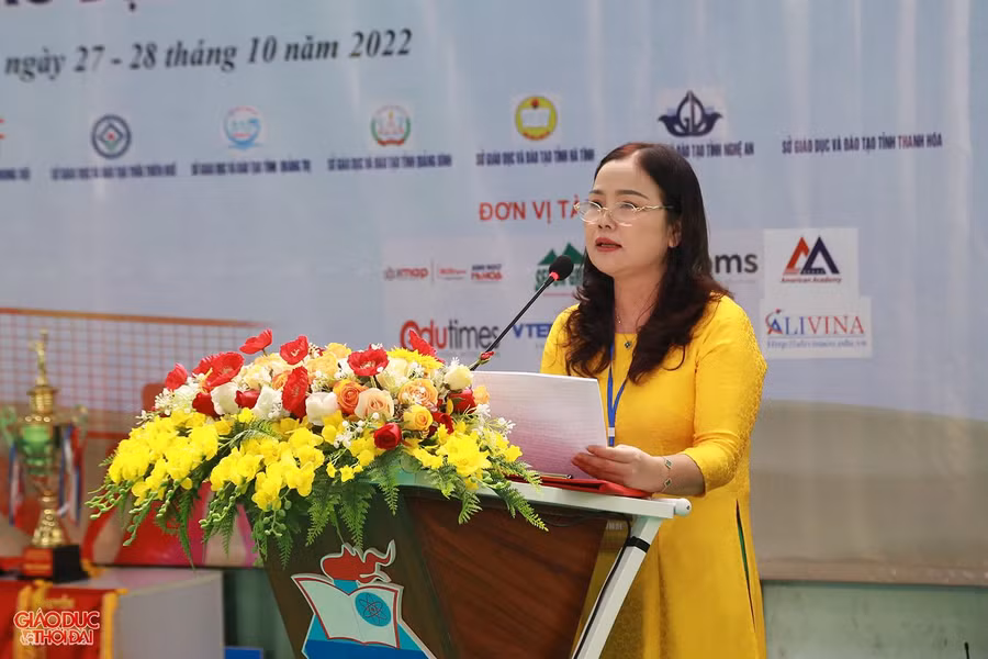 TS Lê Thị Hương - Giám đốc Sở GD&amp;ĐT tỉnh Quảng Trị phát biểu tại Lễ khai mạc.