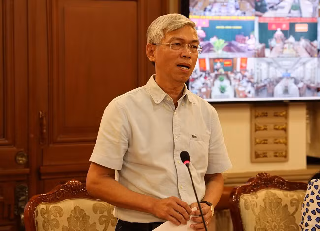 Phó Chủ tịch UBND TPHCM Võ Văn Hoan ph.át biểu chỉ đạo tại buổi họp (Ảnh: TTBC)