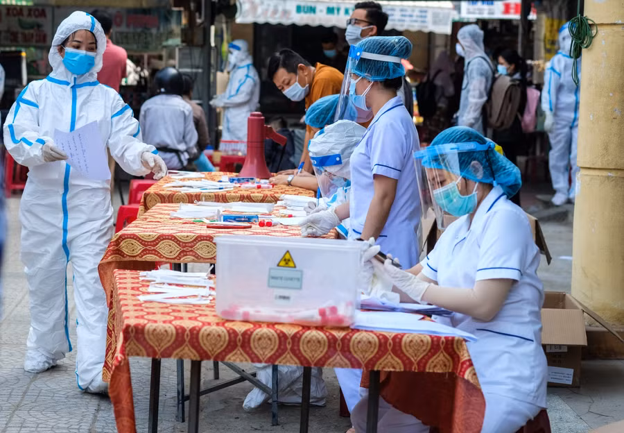 Việc lấy mẫu được khẩn trương thực hiện.