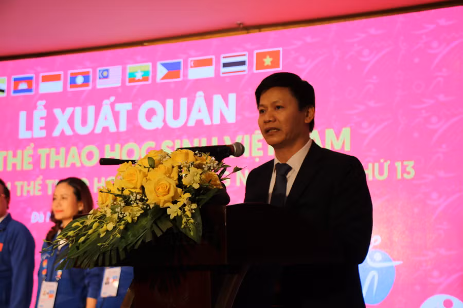 Ông Nguyễn Thanh Đề - Vụ trưởng Vụ Giáo dục Thể chất (Bộ GD&ĐT) phát biểu giao nhiệm vụ cho Đoàn Thể thao học sinh Việt Nam. Ông Nguyễn Thanh Đề - Vụ trưởng Vụ Giáo dục Thể chất (Bộ GD&ĐT) phát biểu giao nhiệm vụ cho Đoàn Thể thao học sinh Việt Nam.