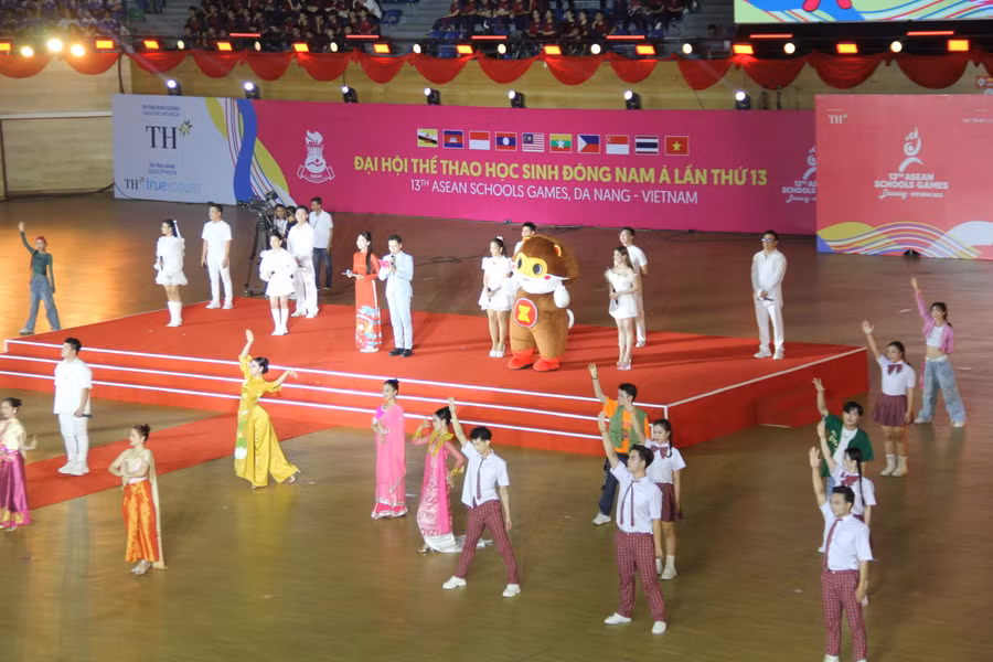 Tiết mục văn nghệ trong Lễ bế mạc Đại hội. Tiết mục văn nghệ trong Lễ bế mạc Đại hội.