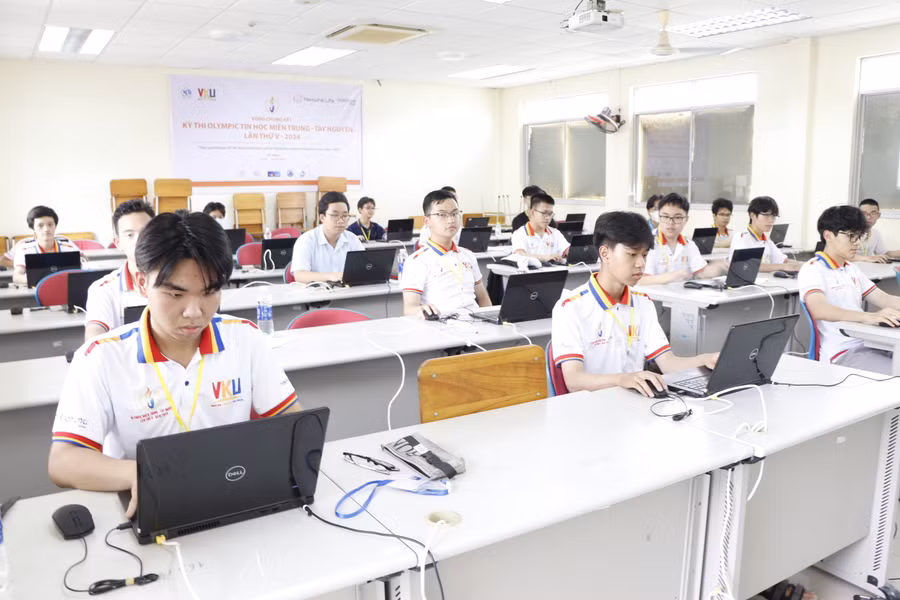 656 thí sinh xuất sắc tham dự vòng chung kết. 656 thí sinh xuất sắc tham dự vòng chung kết.