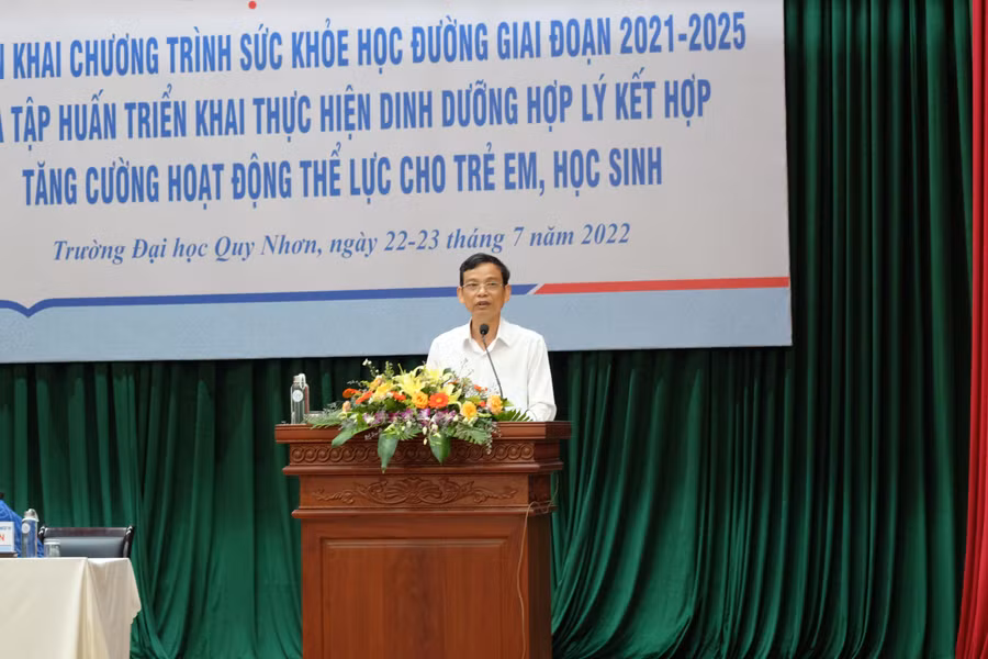 Thầy Bùi Xuân Lễ - đại diện ngành GD&amp;ĐT tỉnh Đắk Lắk nêu ý kiến tại Hội nghị.