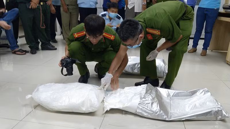 An Giang: Thu giữ hơn 30 kg "chất nghi là ma túy" vận chuyển từ Campuchia ảnh 5