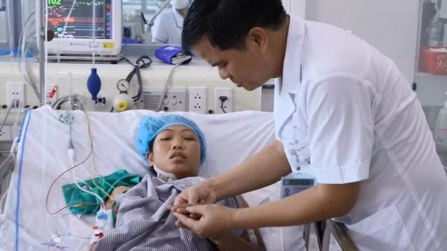 Bệnh nhân chạy thận được điều trị tích cực.