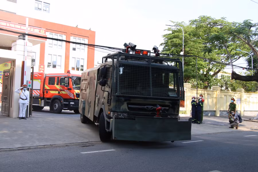 Các phương tiện tham gia trong lễ ra quân.
