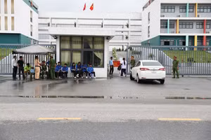 Thí sinh đến Điểm thi.