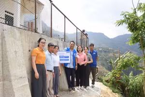 Hỗ trợ sửa chữa các hạng mục tại điểm trường Mầm non Lùng Chin Thượng, góp phần cải thiện điều kiện học tập cho các em học sinh.