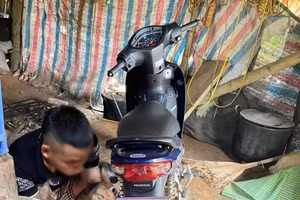 Người mẹ bị khởi tố vì giao xe cho con chưa có giấy phép lái xe, gây tai nạn nghiêm trọng. (Ảnh minh họa)