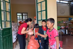 "Thôi hưởng chế độ bán trú" đối với học sinh vùng khó khăn là 1 bài toán.