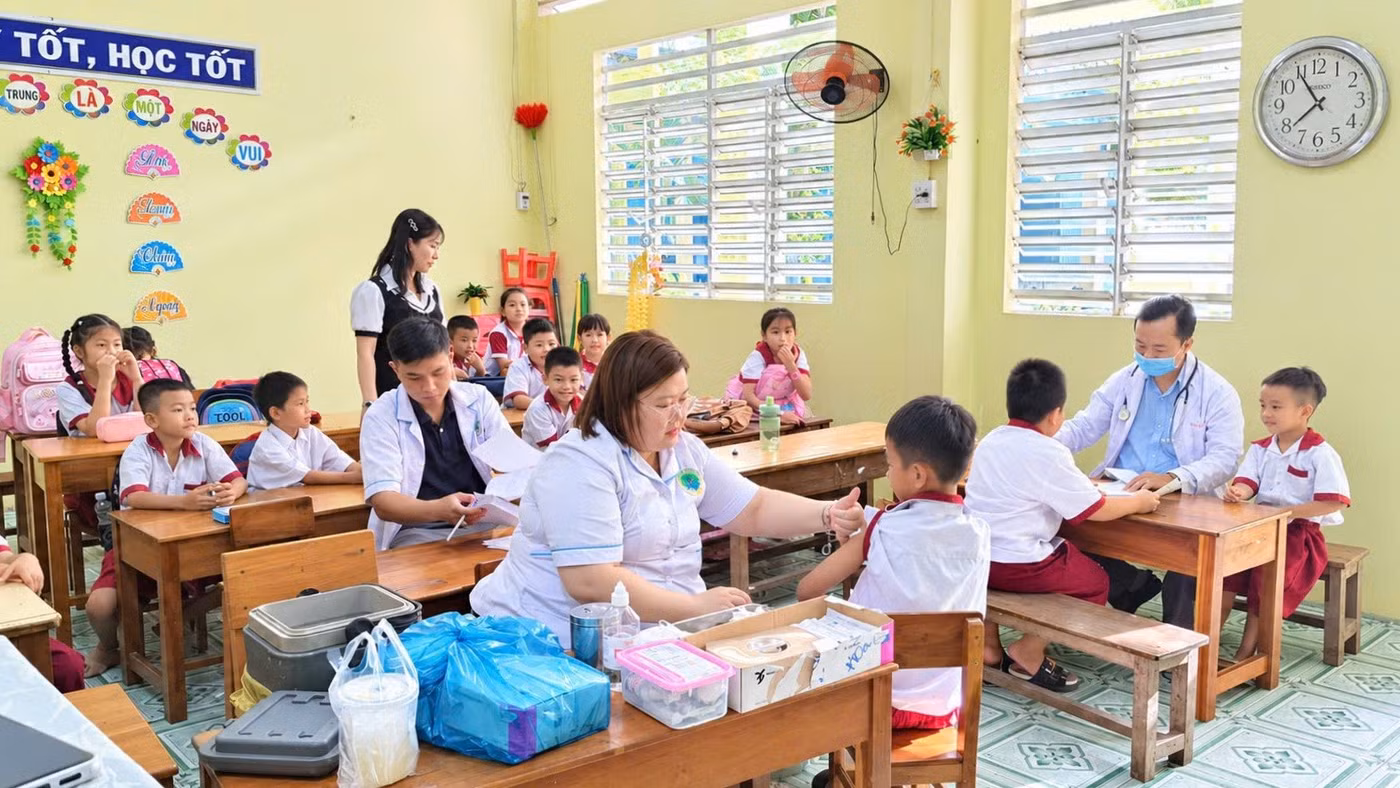 Ngành Y tế An Giang triển khai tiêm vắc-xin cho trẻ 7 tuổi.