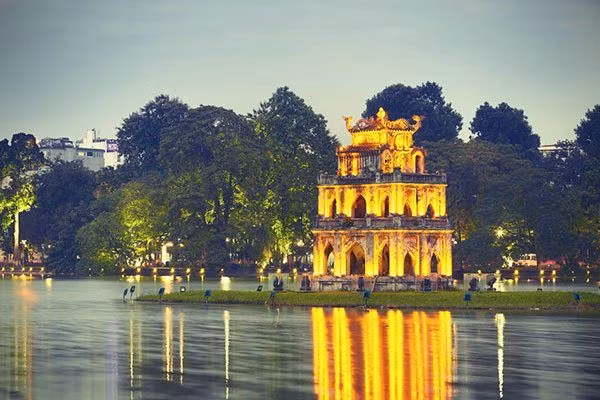 Hà Nội chinh phục du khách bằng nhịp sống chậm và cấu trúc đô thị gắn với mặt nước và cây xanh - Ảnh ITN.