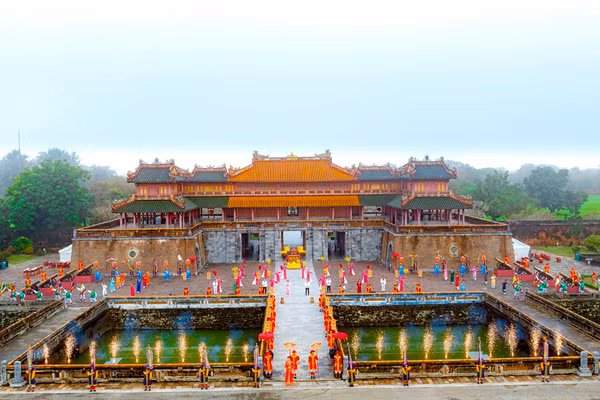 Hệ thống di sản quý báu chính là "mỏ vàng" để Huế khai thác phát triển kinh tế du lịch - Ảnh: ITN.