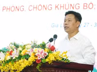 Thứ trưởng Lê Quân phát biểu tại buổi Khai mạc tập huấn công tác quốc phòng, quân sự; phòng, chống khủng bố và phòng thủ dân sự năm 2026.