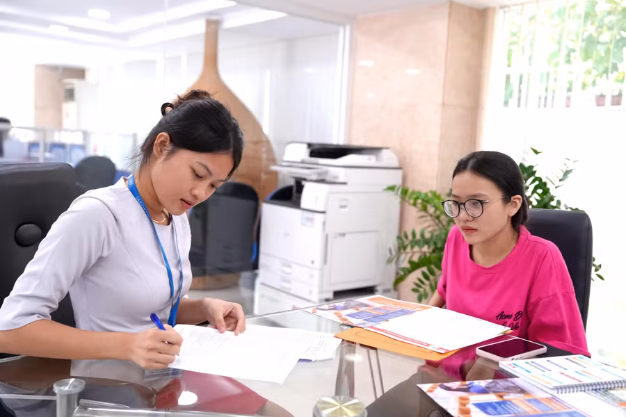Thí sinh và phụ huynh đến SIU tham quan, tham khảo về thông tin xét tuyển 7.jpg