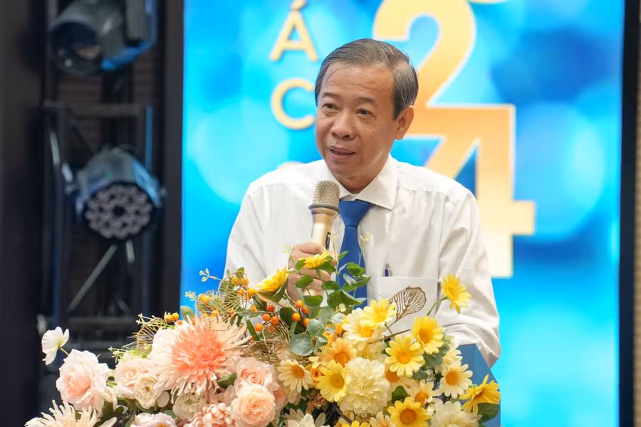 pgd-so-y-te-tp-hcm-khang-dinh-nhung-tan-bac-si-cua-truong-dh-nguyen-tat-thanh-se-la-nguon-nhan-su-can-thiet-cho-su-phat-trien-cua-nganh-y-te-thanh-pho-trong-thoi-gian-toi.jpg