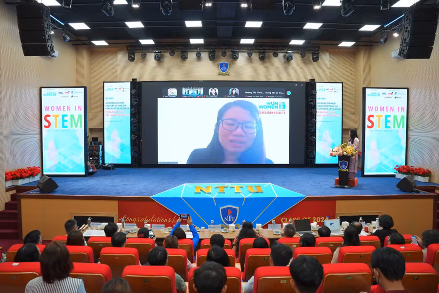 ba-tran-thuy-anh-can-bo-chuong-trinh-phu-nu-hoa-binh-va-an-ninh-chuyen-gia-un-wome-tham-gia-hoi-thao-bang-hinh-thu-truc-tuyen-5226-2418.jpg
