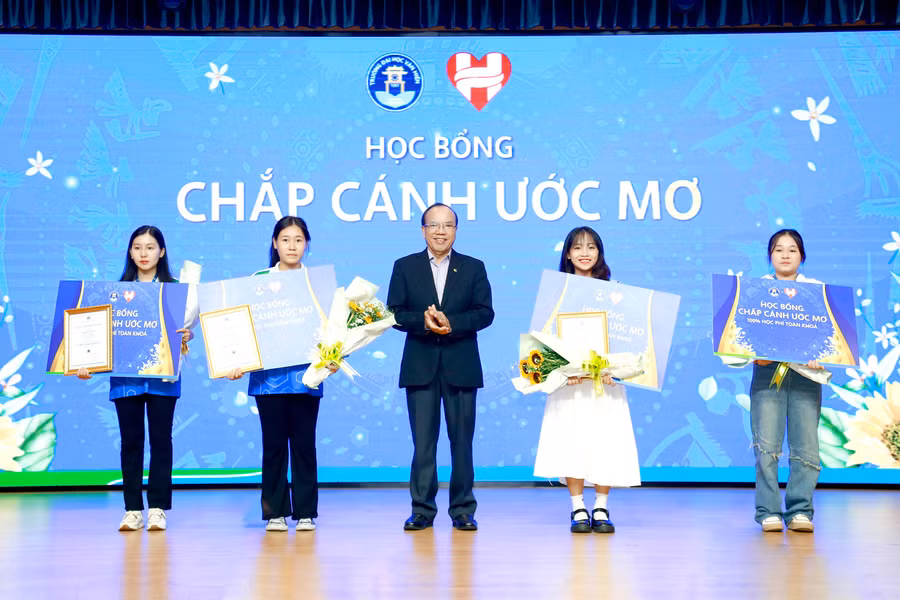 Hoc bong.jpg