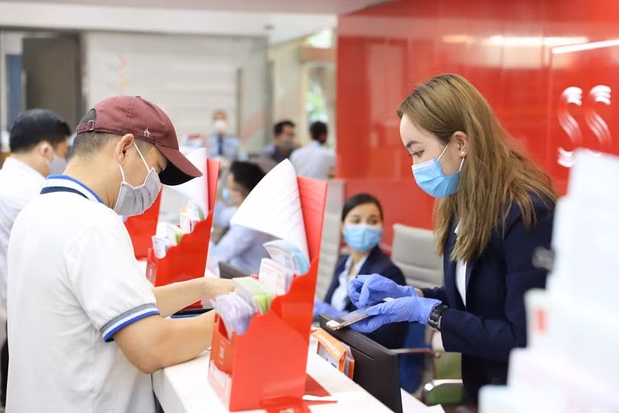 Khách hàng mở tài khoản chứng khoán tại SSI