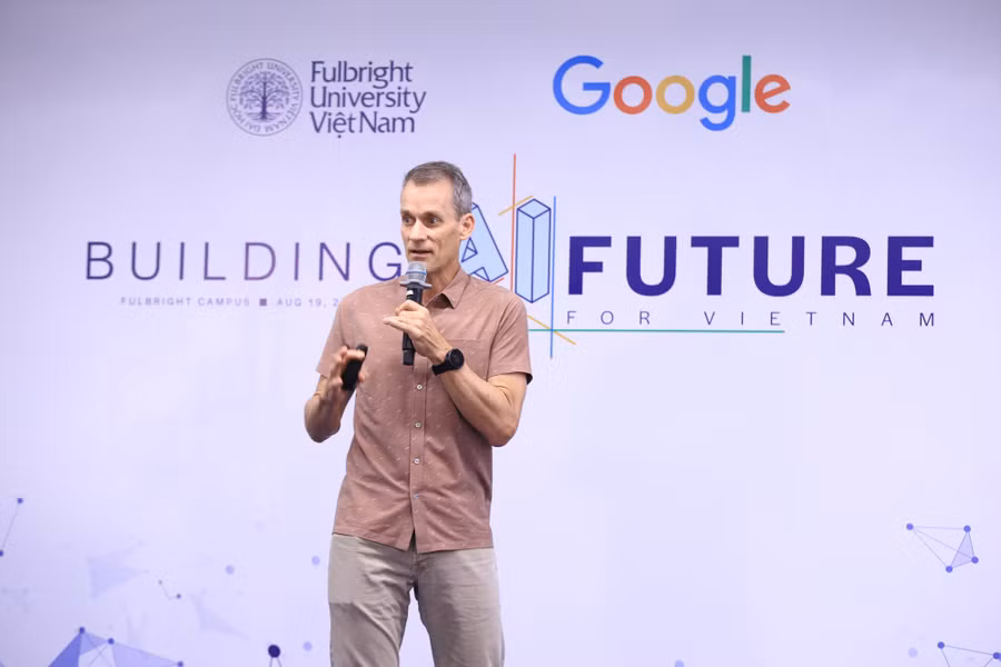 Ông Jeff Dean - Chief Scientist tại Google Deepmind & Google Research phát biểu (2).jpeg